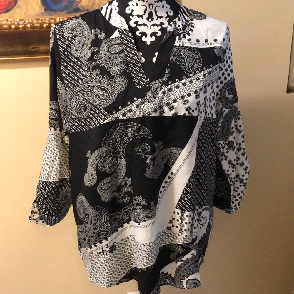 Manhattan Blues V Neck lightweight hi/lo hem long sleeve/rollup button top